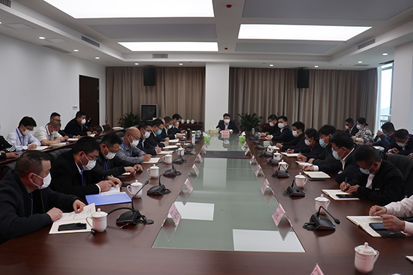 3月18日，市軌道交通集團(tuán)組織召開(kāi)專(zhuān)題會(huì)議，迅速傳達(dá)貫徹交通強(qiáng)市建設(shè)暨綜合交通大會(huì)戰(zhàn)視頻部署會(huì)會(huì)議精神。集團(tuán)公司領(lǐng)導(dǎo)班子成員，各部室（辦）、子公司負(fù)責(zé)人和中層干部參加會(huì)議1.jpg
